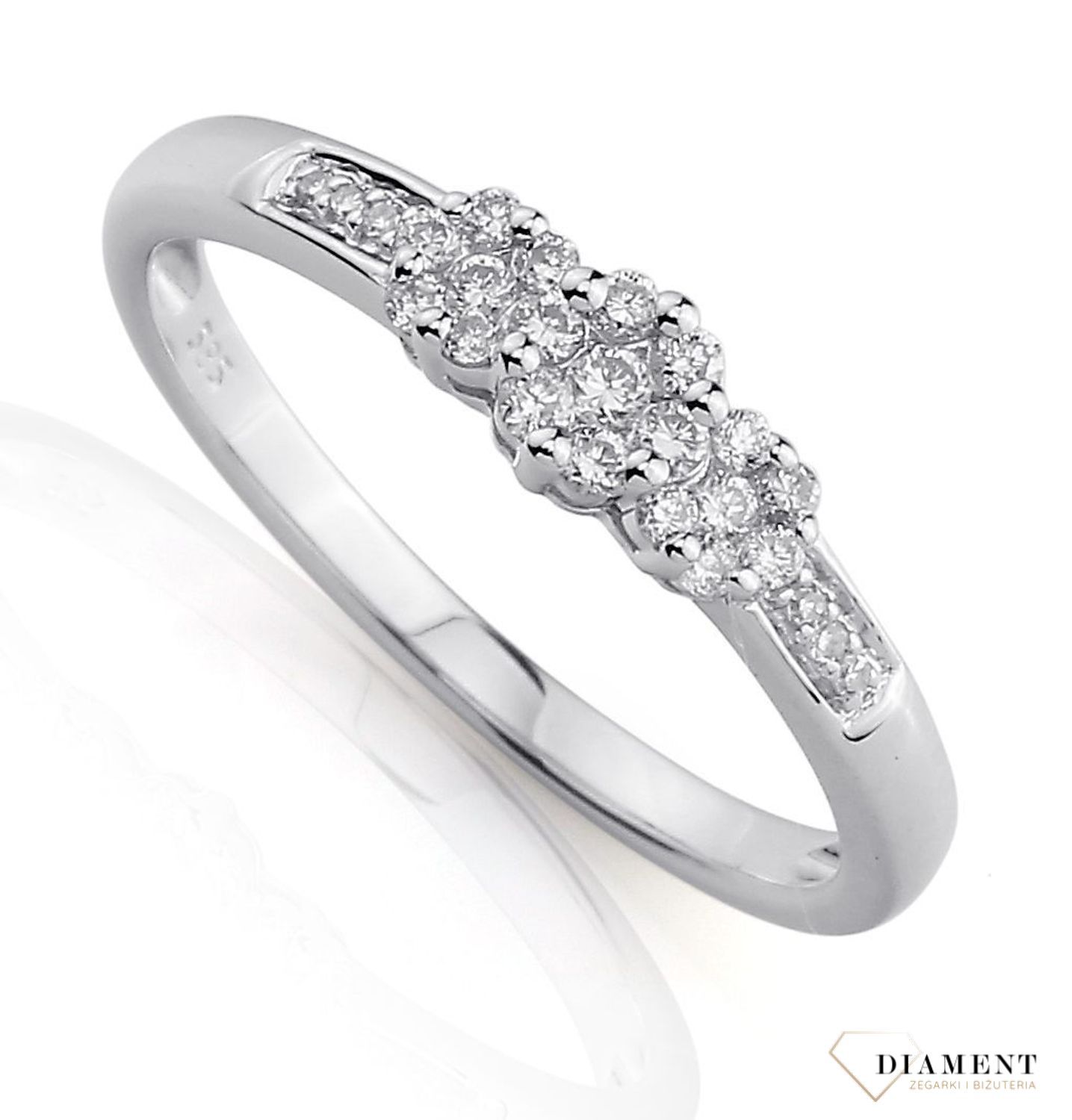 Pierścionek złoty DIAMENT białe złoto, diamenty, trzy kwiatki. Pierścionki zaręczynowe. Piękny pierścionek ozdobiony trzema brylantami. Klasyka w najlepszym wydaniu 19667RD5B.jpg